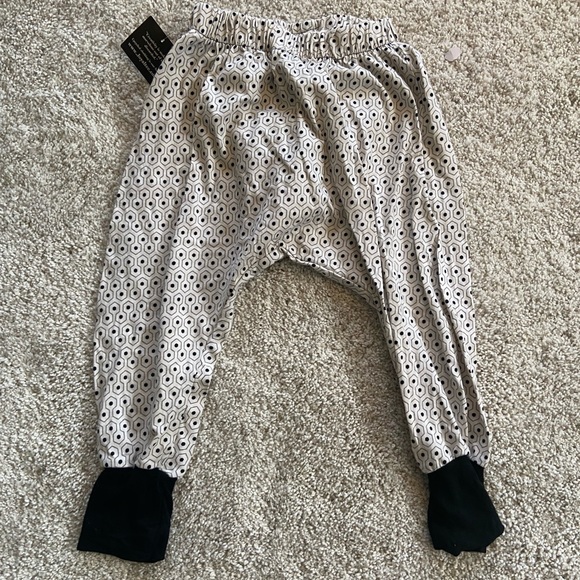 Other - NWT Joyaltee harem pant 3T. Black and White.